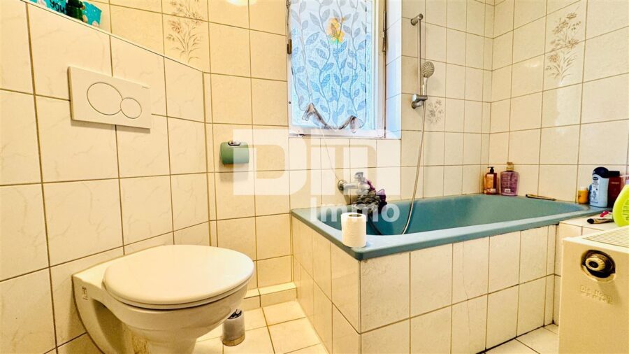 Charmantes Raumwunder in Birkenfelde: Historisches Fachwerk trifft auf solide Moderne - OG Bad Wanne